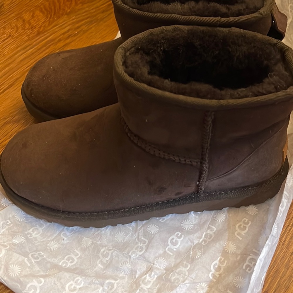Ugg classic mini boot II size 9